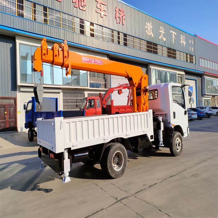 北湖区三轮随车吊定制 农用改装机自备吊中瑞长期出售